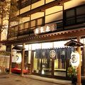千と千尋に出てきそうな伝統的な心休まる旅館です。