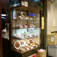 不思議な雰囲気のお店です。