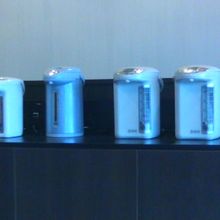 イートインコーナーに並ぶポットの様子