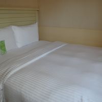 コンパクトなベッドルーム