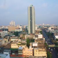 １７階の部屋の窓からはペッブリー通り沿いのこんな眺めが。