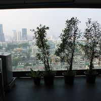 テラスには長期滞在者のための洗濯機もあります。