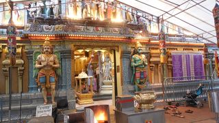 外観は派手な雰囲気でした