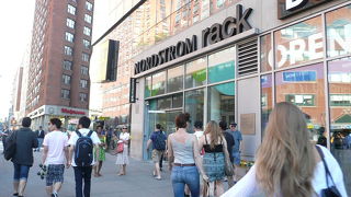 デパートが経営するアウトレット