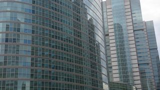 オフィスビルの中に