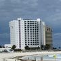 カンクンビーチを俯瞰する眺めの良いホテル（現在は、Krystal Grand Punta Cancunに改名）