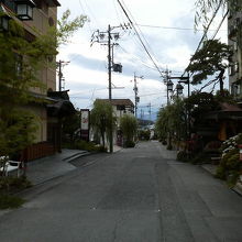 何軒か温泉ホテルが並ぶだけの静かな温泉街です。
