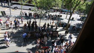 いつになっても入場待ちの列が多いです。前もってファーストパスを買っておきましょう。