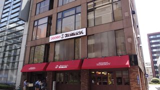 老舗洋食屋たいめいけんのオムレツは懐かしの味。