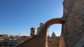 どうせ混むことはわかっていますから、日本で朝一番の入場券を予約して行った方がいいです。