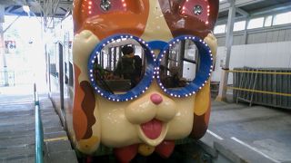 可愛らしい顔をしたケーブルカー