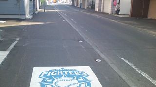 アリオ方面への近道としても使える道沿いにあります