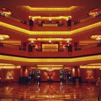 絢爛豪華なロビー