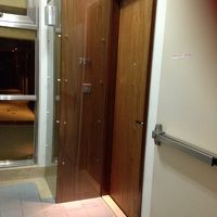 階段の踊り場、空きスペースにあります