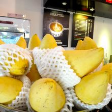 フレッシュマンゴーをジュースにしてくれます。