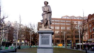 レンブラントの銅像だけでした