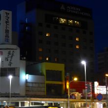 夜のホテル外観風景　青森駅側より撮影