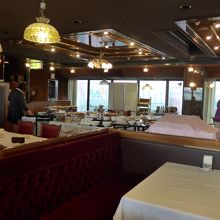 朝食バイキング会場　本館12階にあります