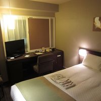 狭いながらも広いベッド