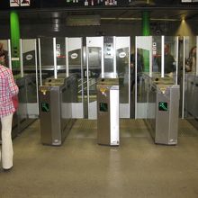 地下鉄の改札口