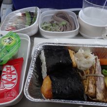 エコノミーの機内食です。