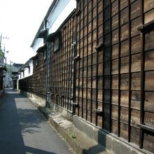 有鄰館の外側の塀。よく紹介されている場所だそうです。