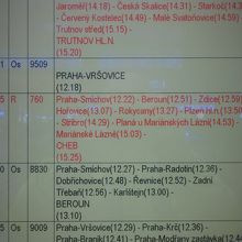パネルだった時刻表は液晶パネルに。下にスクロールボタンあり