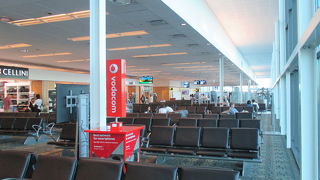 搭乗時刻まで搭乗口はガラガラです。