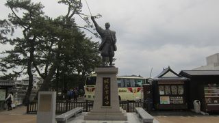 松江城を囲む公園
