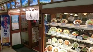 店名の通り丼物が豊富