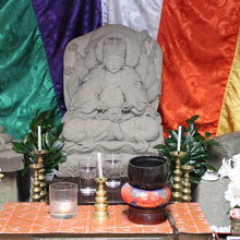 祠の中の石仏の弁財天