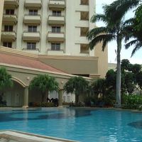 立派なプールもあります