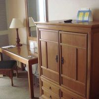 家具は古い感じでした。