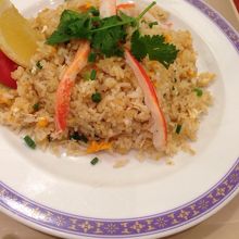 かにピラフ、辛く無い。レモン汁◎