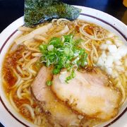 ツルツルもちもちでうどんのような麺、美味しい煮干しだしのラーメン