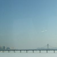 川、凍ってます。