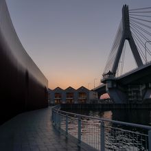 夕闇の青森ベイブリッジ
