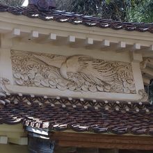 これが鏝絵（こてえ）「鳳凰」