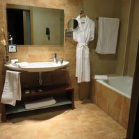 ジュニア・スィートのバスルーム。スリッパもありました