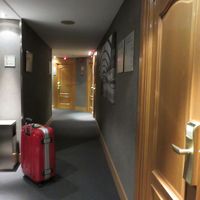 廊下の雰囲気・部屋の窓には雨戸がありました