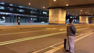 成田発夜新宿行きは箱崎まわりになることも。