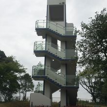 上り下りのらせん階段が特徴的