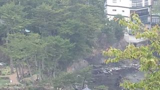 高台から美しい五浦の海を見渡せる