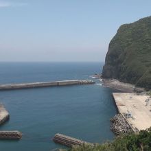 大里港。島の東側にあるメインの集落です。