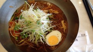 何故かお客さんがいっぱいの韓国料理屋さん