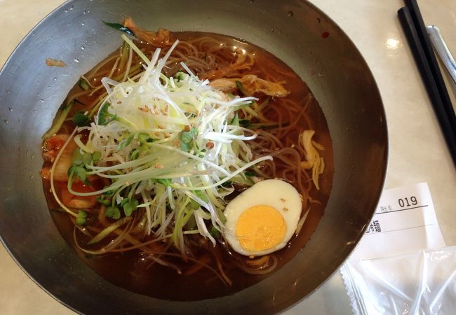 何故かお客さんがいっぱいの韓国料理屋さん