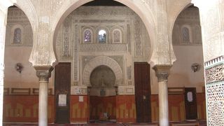 大理石の大きな神学校