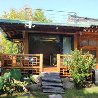 宿泊した離れのサランバンです