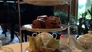 深緑の庭園散策＆贅沢ティータイム