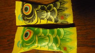 日持ちしないお菓子が多いので，ここで買います．